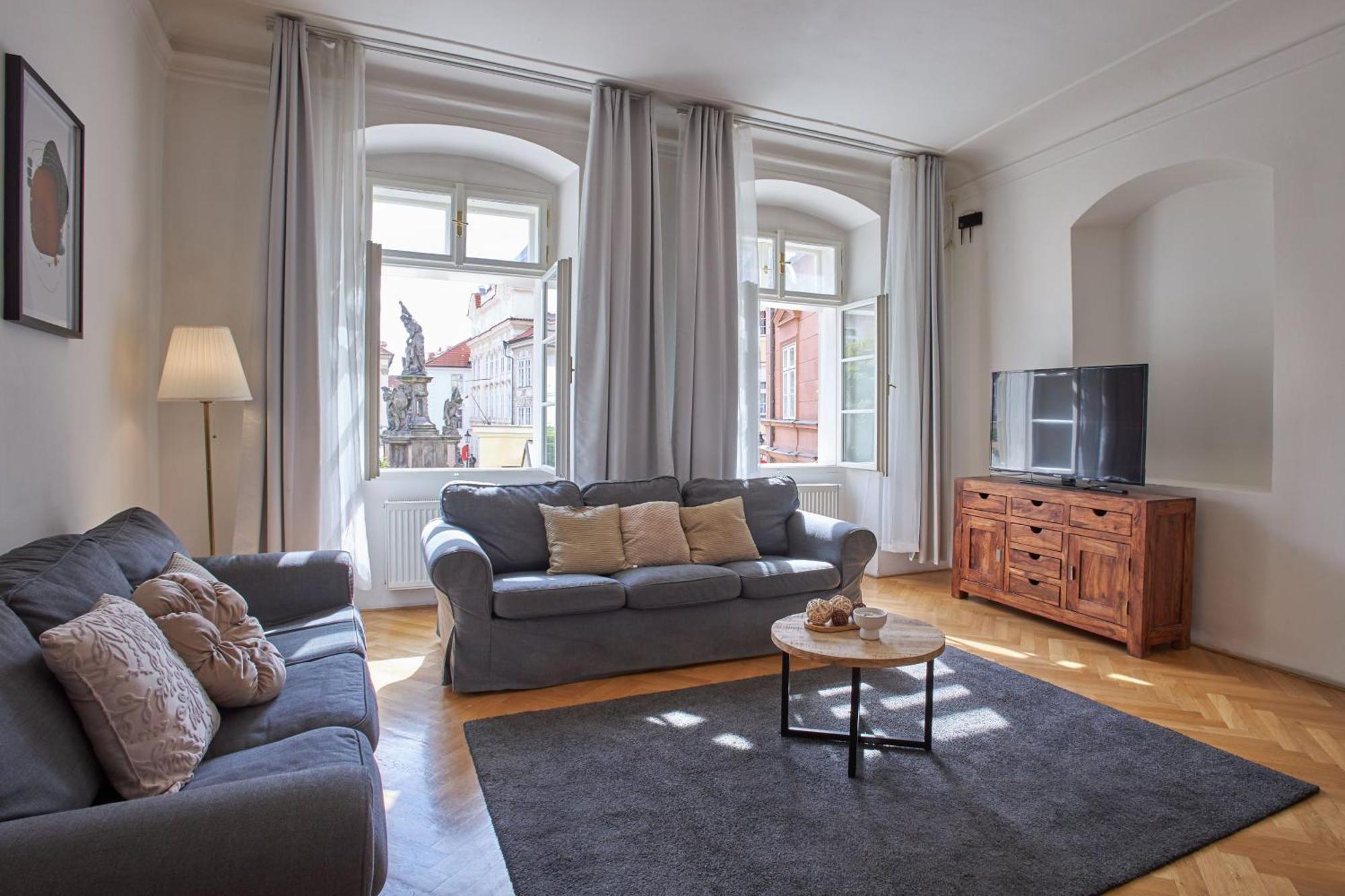 Charles Bridge Apartments Прага Экстерьер фото