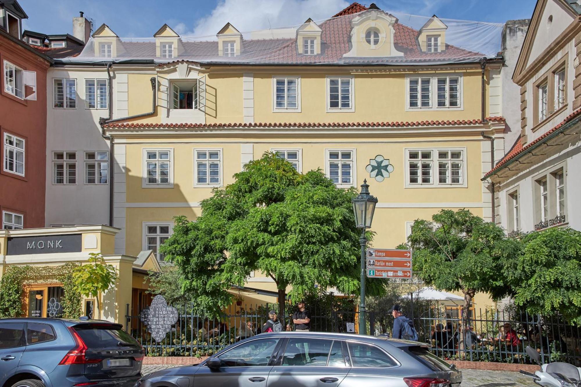 Charles Bridge Apartments Прага Экстерьер фото