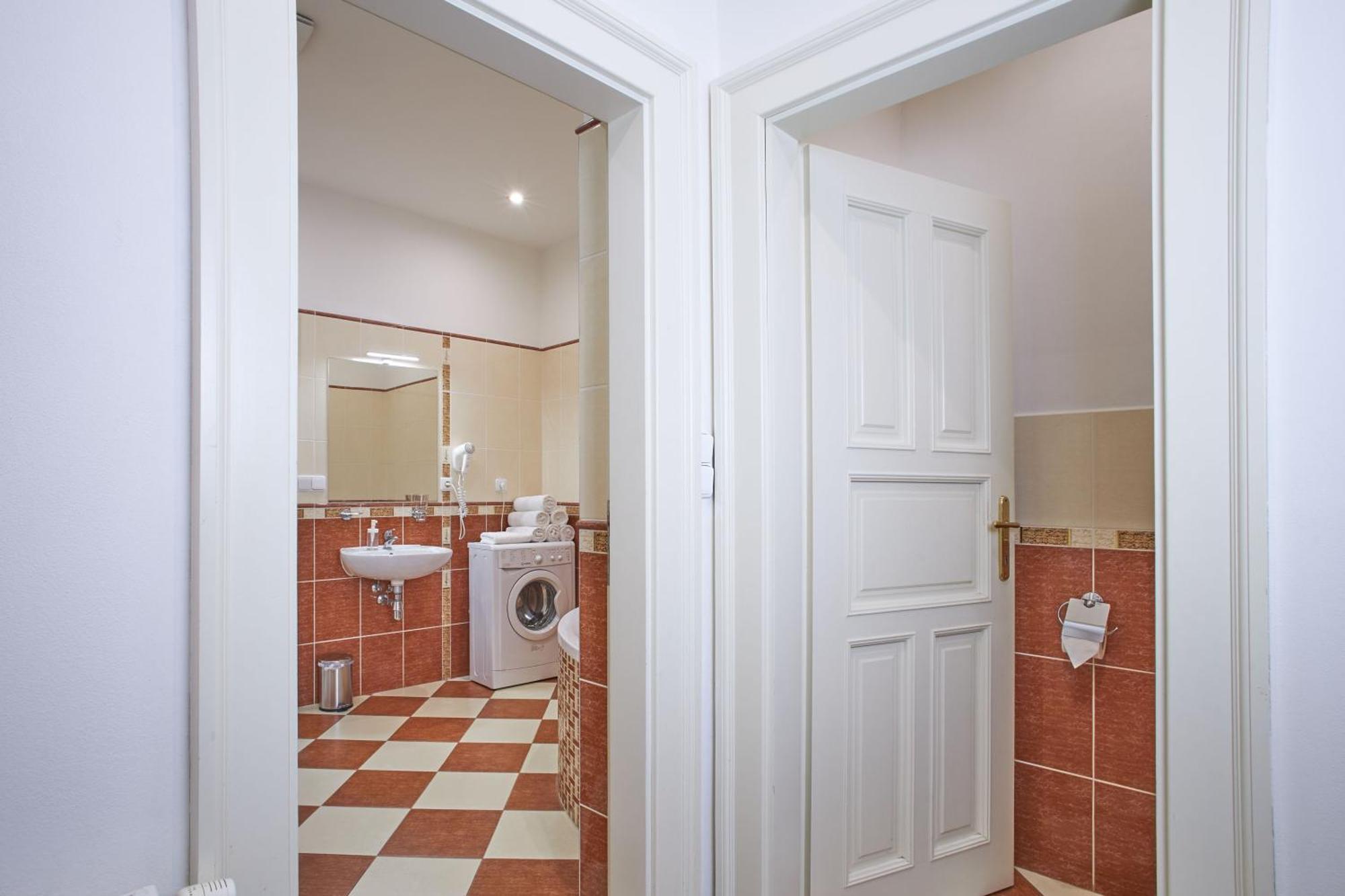 Charles Bridge Apartments Прага Экстерьер фото