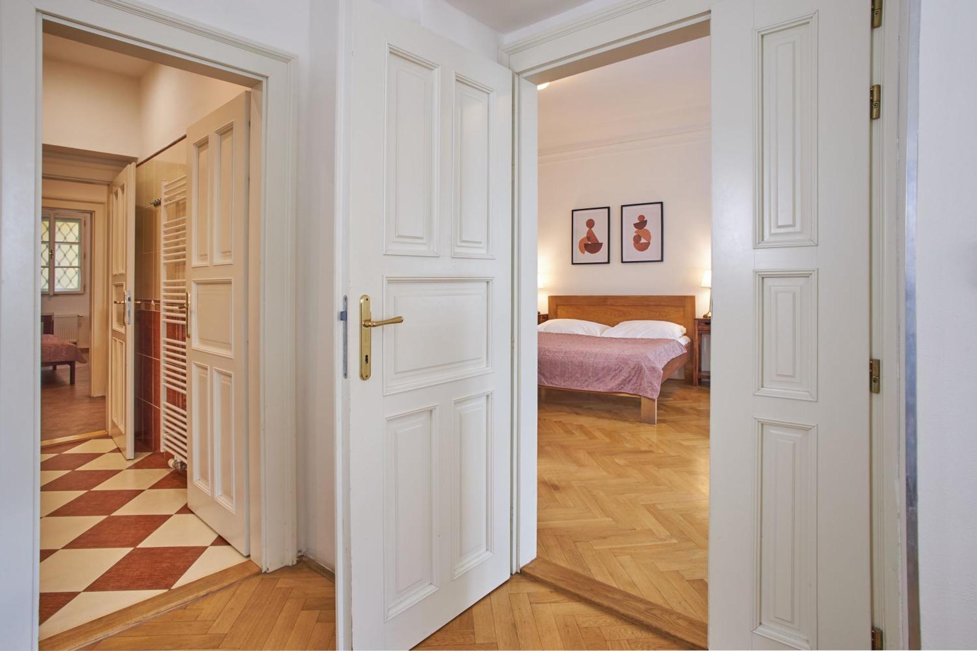 Charles Bridge Apartments Прага Экстерьер фото