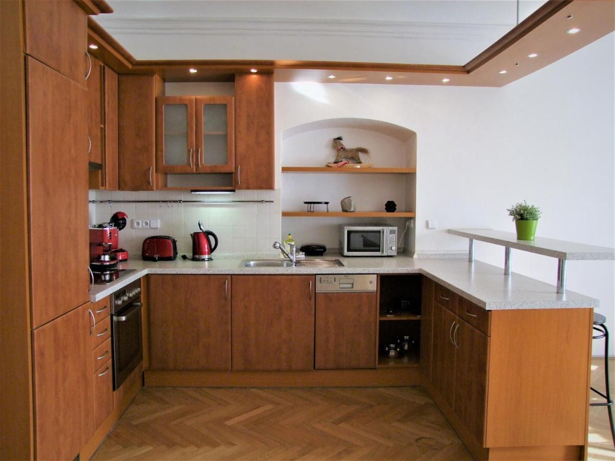 Charles Bridge Apartments Прага Экстерьер фото